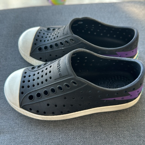 Native shoes black white with lightening⚡️toddler size 9 - Picture 4 of 9